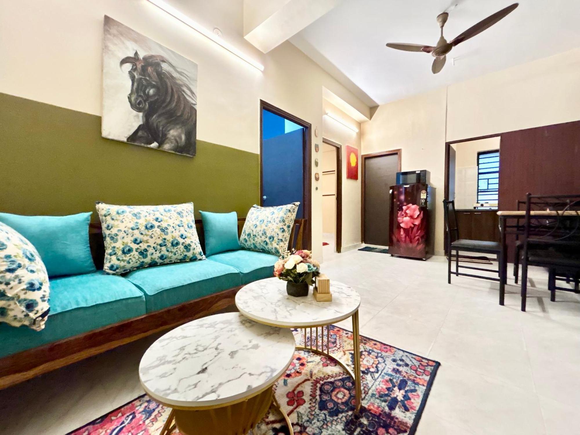 Cozy 2Bhk Apt Near Ruby Hospital & Em Bypass Kolkata Exterior photo