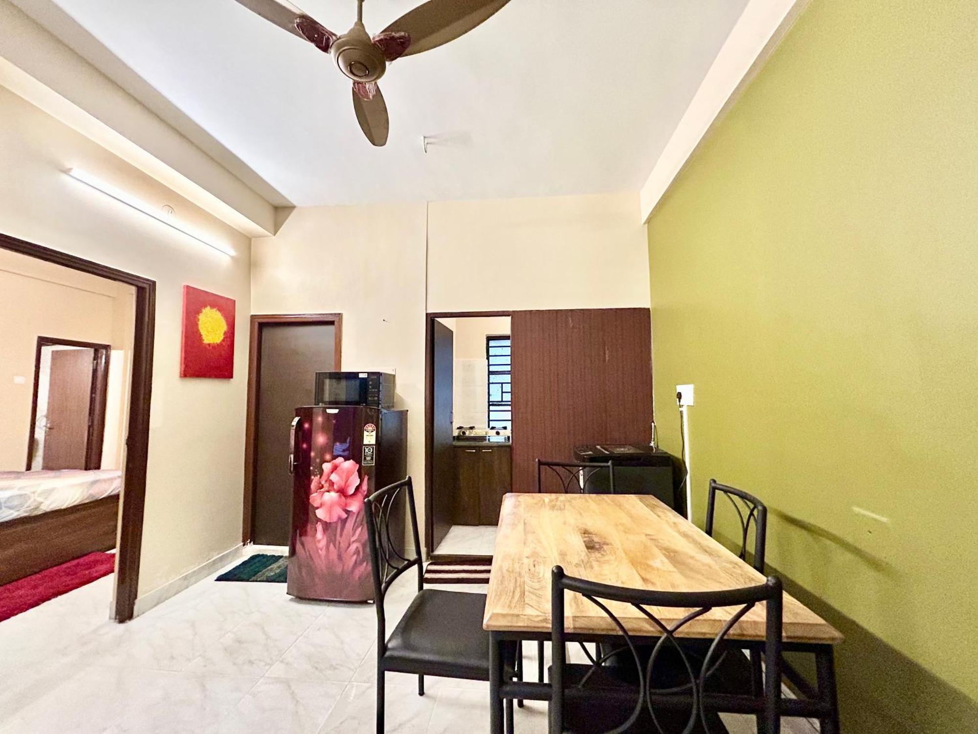 Cozy 2Bhk Apt Near Ruby Hospital & Em Bypass Kolkata Exterior photo