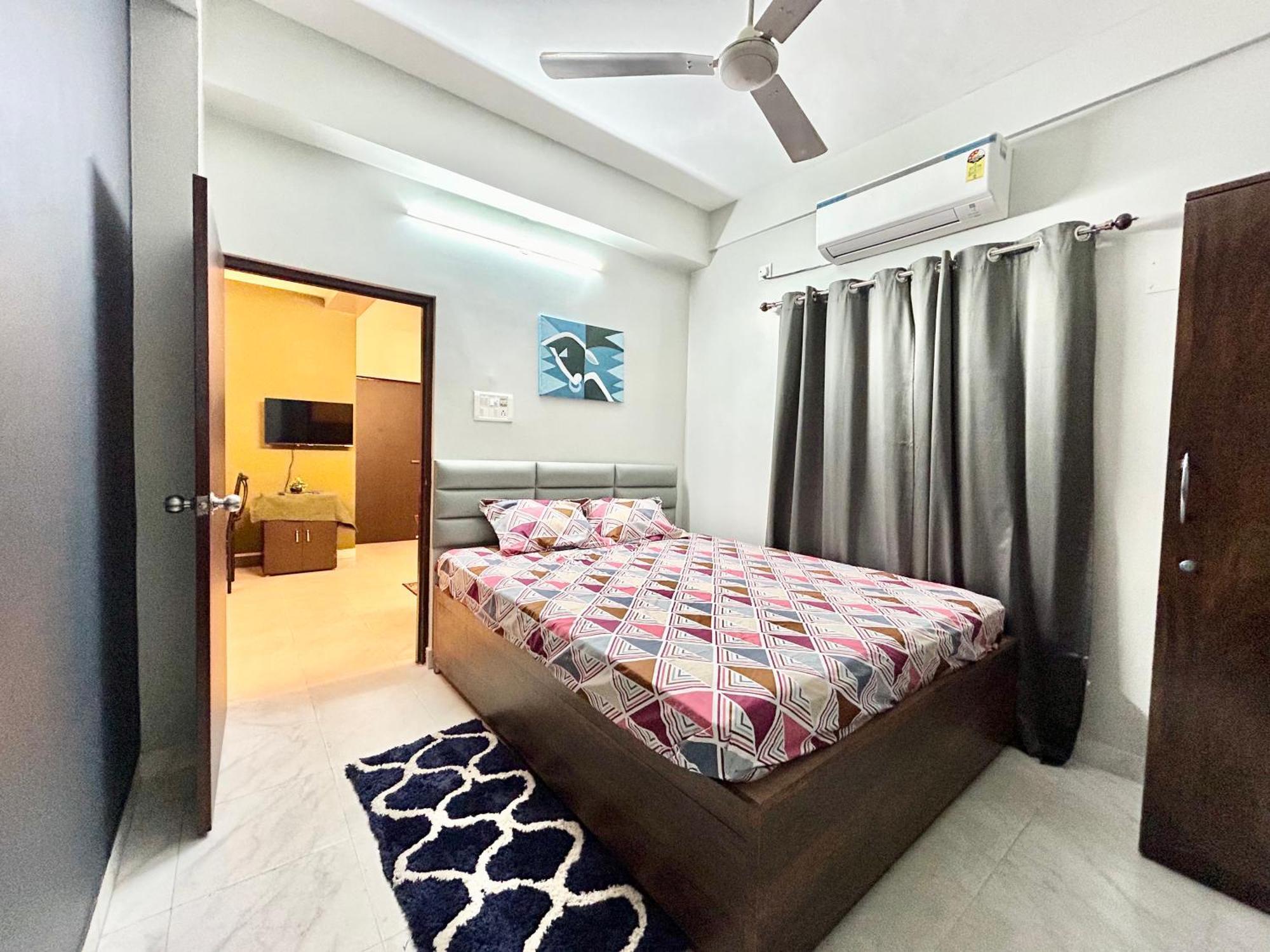 Cozy 2Bhk Apt Near Ruby Hospital & Em Bypass Kolkata Exterior photo
